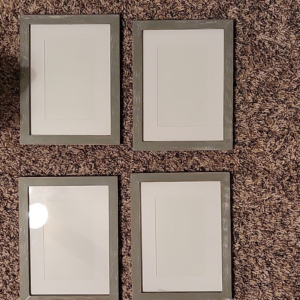 4 matching photo frames